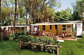 Chalet by the Sea & Shade