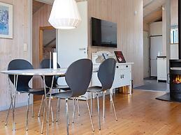 6 Person Holiday Home in Vaeggerlose