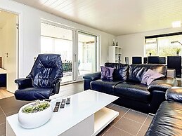 8 Person Holiday Home in Vaeggerlose