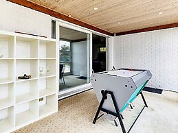 8 Person Holiday Home in Vaeggerlose