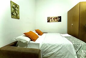 4 Bed-sleeps 8-central Rome-5 Min to Colosseum