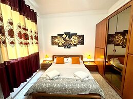 4 Bed-sleeps 8-central Rome-5 Min to Colosseum