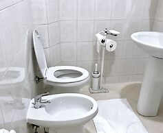 4 Bed-sleeps 8-central Rome-5 Min to Colosseum