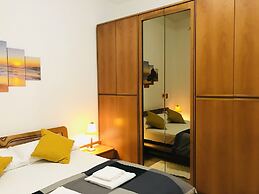 4 Bed-sleeps 8-central Rome-5 Min to Colosseum