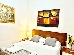 4 Bed-sleeps 8-central Rome-5 Min to Colosseum