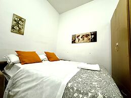 4 Bed-sleeps 8-central Rome-5 Min to Colosseum