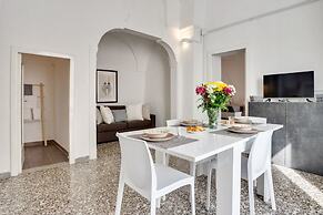 Mirror House Lovely Apartment