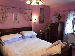 Converted Stone Barn -20 Acres - Farm Animals!