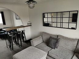 Riverside Park Penthouse Apt 1BR Parking St Neots