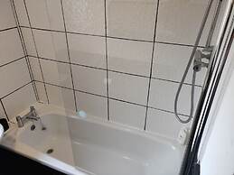 Riverside Park Penthouse Apt 1BR Parking St Neots