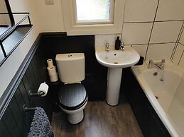 Riverside Park Penthouse Apt 1BR Parking St Neots