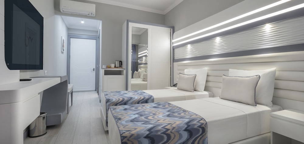 Blue Marlin Deluxe Spa & Resort - All Inclusive