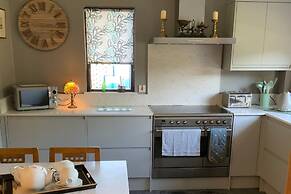 Remarkable 2-bed Cottage in Tranquil Setting