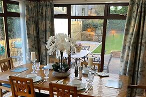 Remarkable 2-bed Cottage in Tranquil Setting