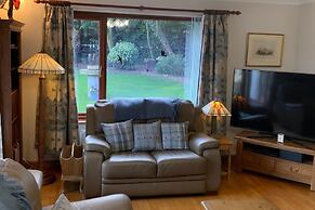 Remarkable 2-bed Cottage in Tranquil Setting