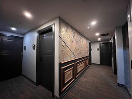 White Corner Hotel