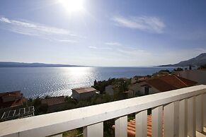 Luxury Apartment With Pool, Large Patio & sea View