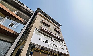 Treebo Shree Sai Suites - 2km from Mahalaxmi Temple