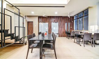 Treebo Shree Sai Suites - 2km from Mahalaxmi Temple