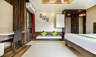 Treebo Shree Sai Suites - 2km from Mahalaxmi Temple