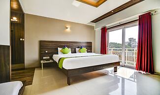 Treebo Shree Sai Suites - 2km from Mahalaxmi Temple