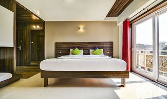 Treebo Shree Sai Suites - 2km from Mahalaxmi Temple
