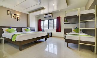 Treebo Shree Sai Suites - 2km from Mahalaxmi Temple