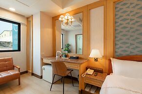 HiRiver Hotel