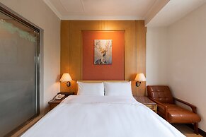 HiRiver Hotel