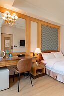 HiRiver Hotel
