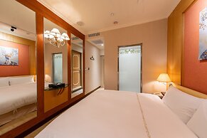 HiRiver Hotel