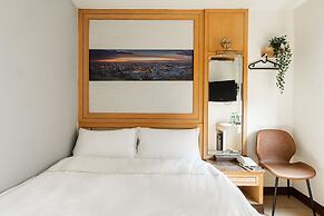 HiRiver Hotel