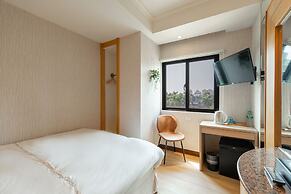 HiRiver Hotel