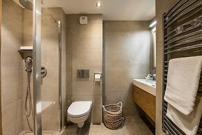 Mammoth Lodge by Alpine Resorts