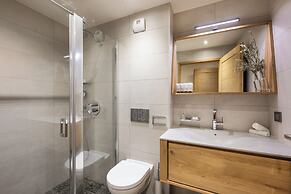 Mammoth Lodge by Alpine Resorts