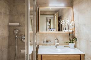Mammoth Lodge by Alpine Resorts