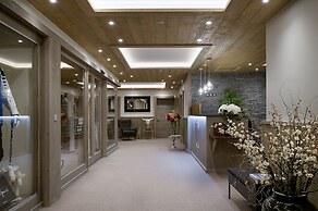 Mammoth Lodge by Alpine Resorts
