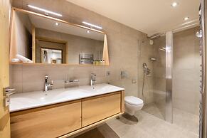 Mammoth Lodge by Alpine Resorts