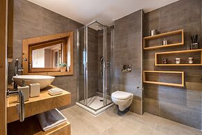Whistler Lodge by Alpine Resorts
