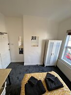 Stayzo House Accommodation- Coventry Free Parking
