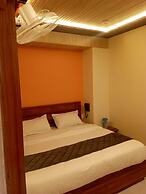 Goroomgo GP Mall Road Nainital