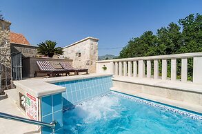 Studio Antica, Apartment With a Private Swimming Pool