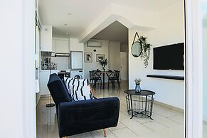 Phaedrus Living: Seaside Modern Flat Lighthouse 63