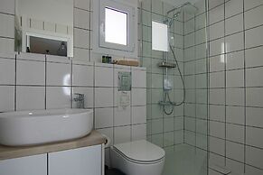Limnaria 123: Seaside Romantic Flat