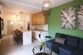 Phaedrus Living: Seaside Modern Flat Limnaria 123