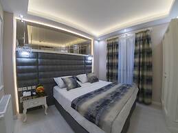Crowned Hotel