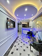 Crowned Hotel