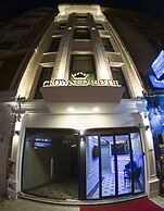 Crowned Hotel