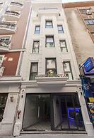 Crowned Hotel