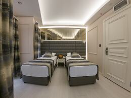 Crowned Hotel
